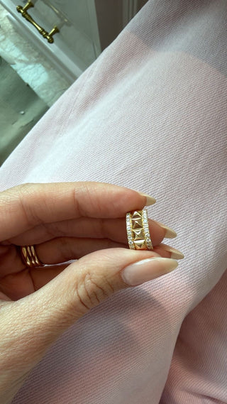 Ear cuff