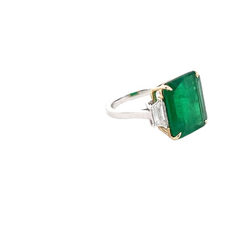 Emerald & Side Diamond Ring